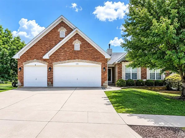 1304 Legacy Pointe Ln, Fenton, MO 63026