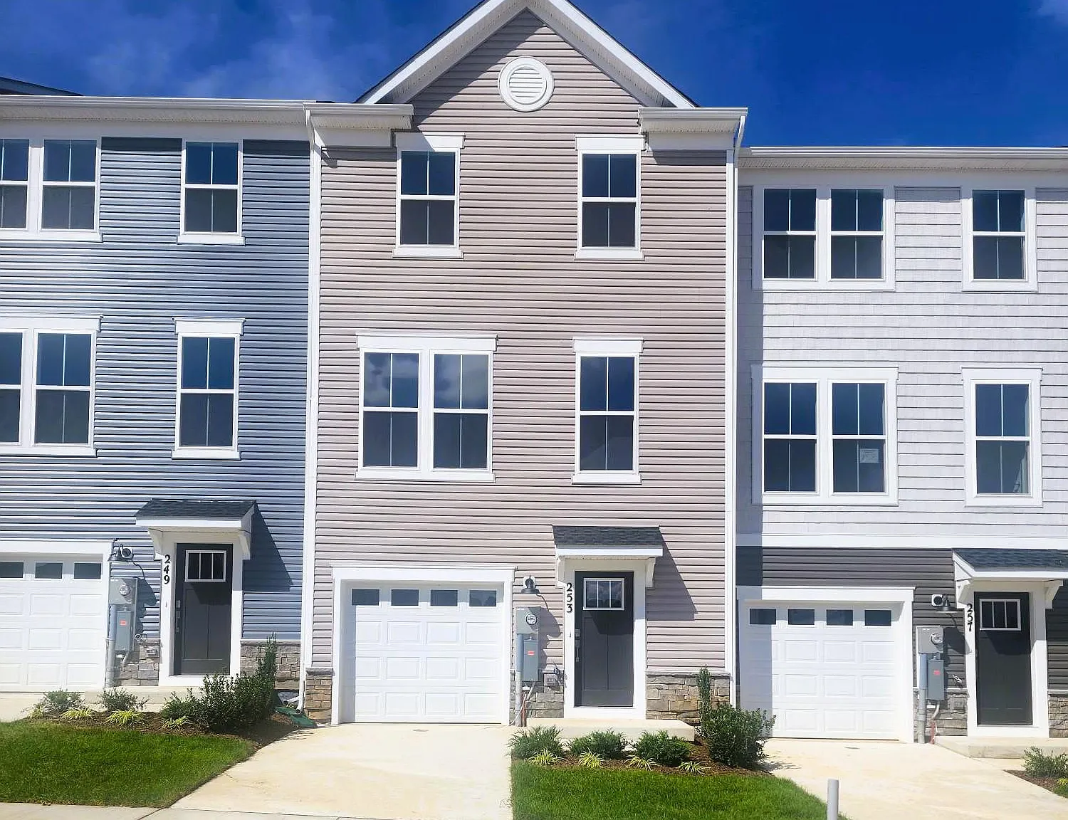 3 bed, 4.0 bath, 1838 sqft, $1,950 — Photo 1