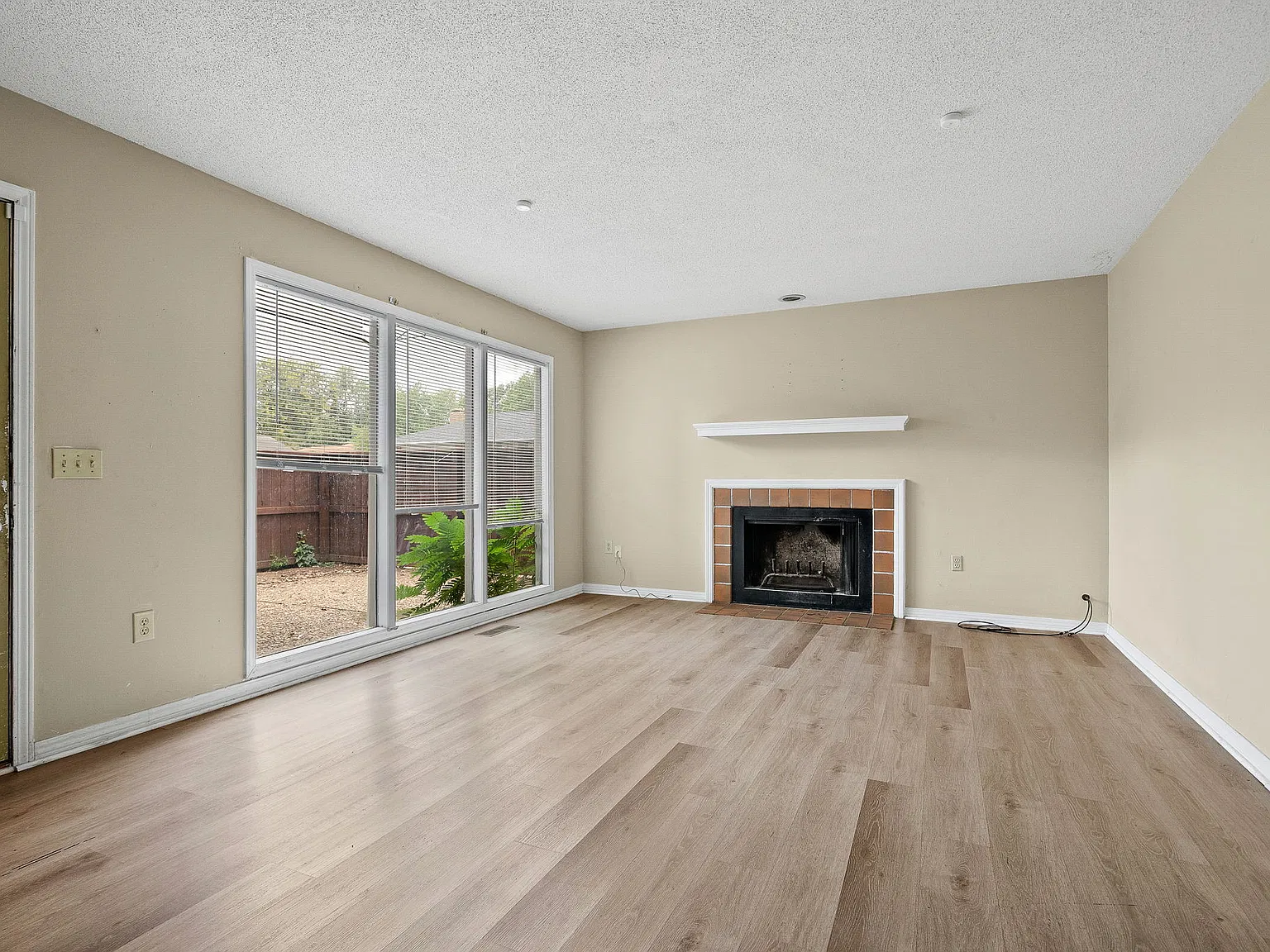 2401 S 50th St — Photo 3
