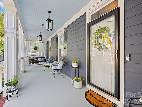 5th image of 816 Victorian Way