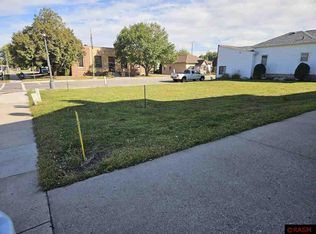 117 2nd St NE, Waseca, MN 56093