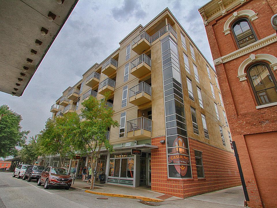 1st image of 440 Walnut St Unit 206