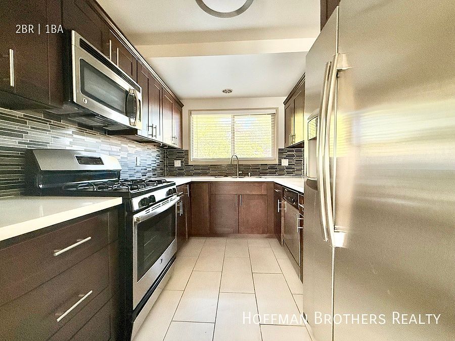 1st image of 1820 N La Brea Ave APT 10