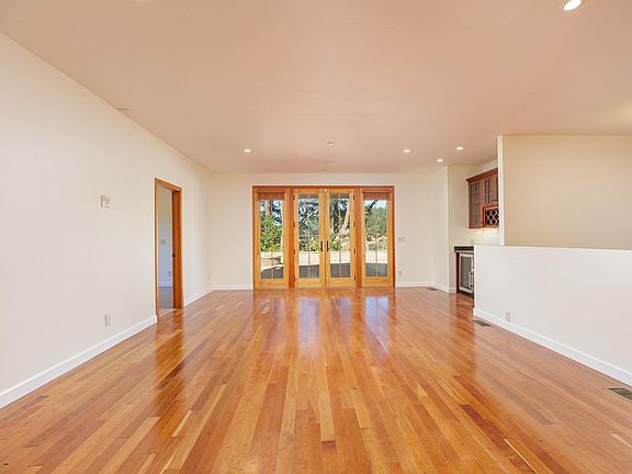 5th image of 16 Meadow View Lane