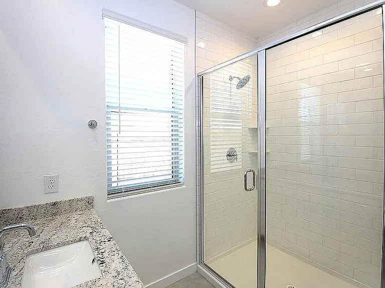 4427 N 94th Dr — Photo 9