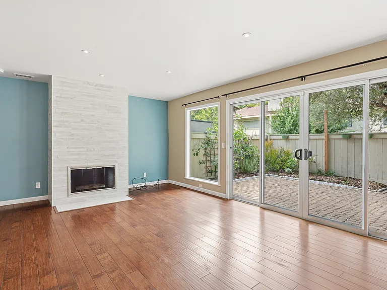 2063 Village Ln — Photo 5