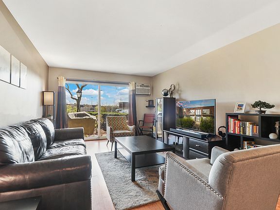 5th image of 805 Grove Dr APT 107