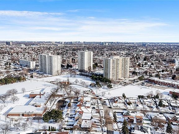 3rd image of 1338 York Mills Rd #1603