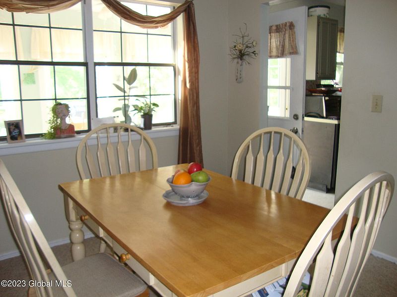 5th image of 31 Meadowlark Drive