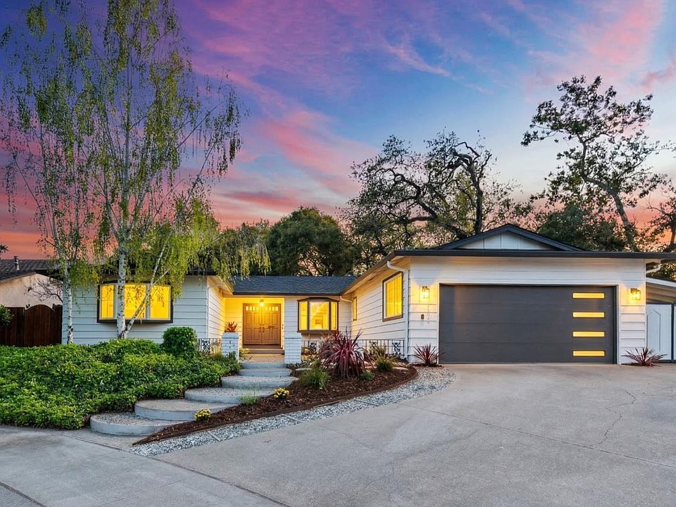 1st image of 22044 Creekside Ct