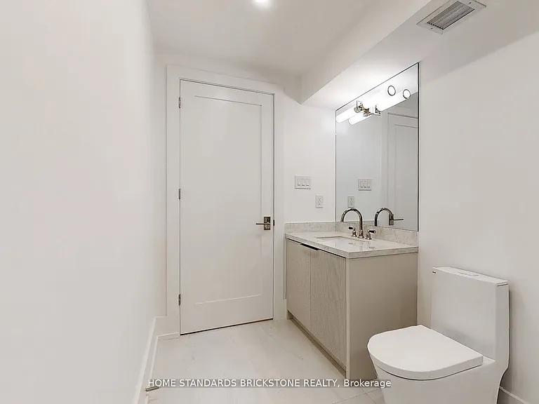 110 Bloor St W #1009 — Photo 24