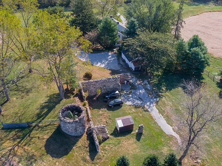 1025 N Chatham Rd — Photo 45