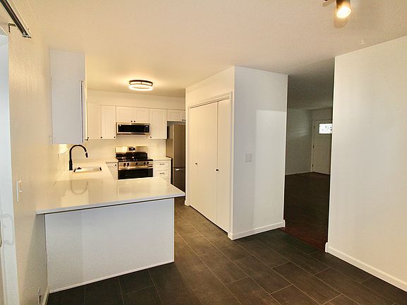 4th image of 4675 N Robb St