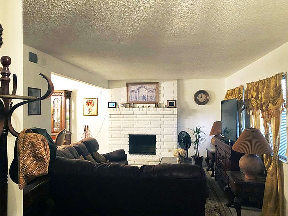 3rd image of 105 W Glendale Ave