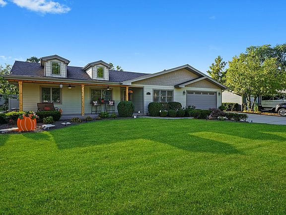 3rd image of 130 Evergreen Dr