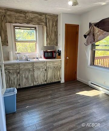 5th image of 854 Kansas Ave