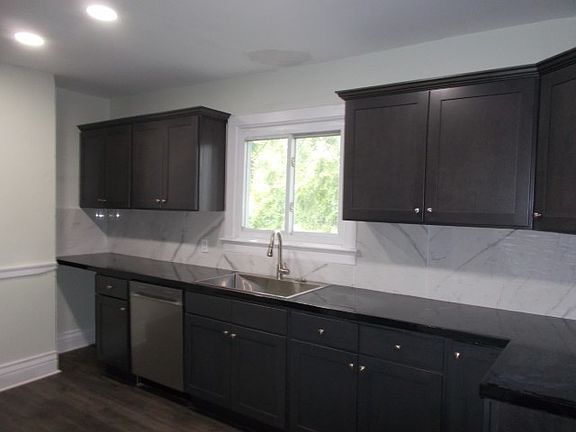 3rd image of 41 Doran St