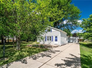 11 Middlesex Rd, Orchard Park, NY 14127