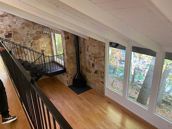 2nd image of 2034 Chestnut Hill Dr