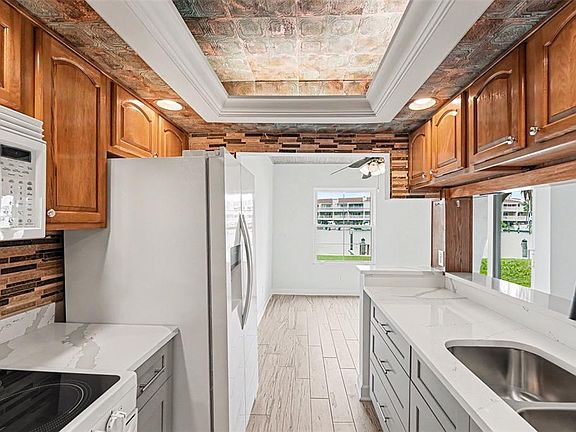 5th image of 546 PLAZA SEVILLE COURT #85