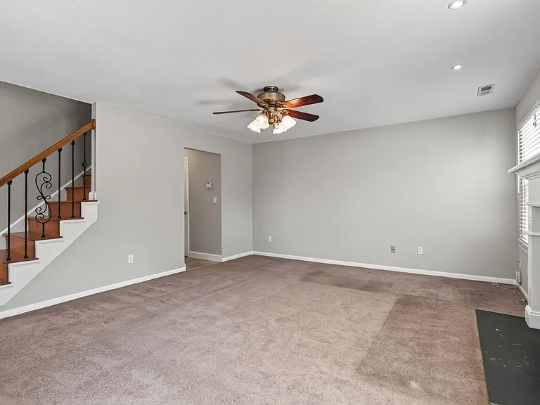 5113 Glenwood Way — Photo 3