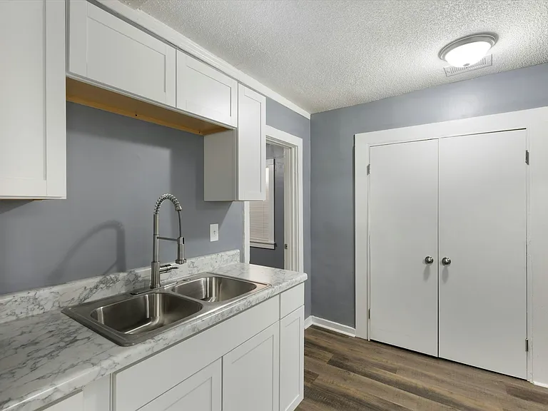 425 Carpenter St — Photo 4