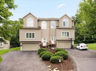 5 Ledger View Ct, Highland Mills, NY 10930