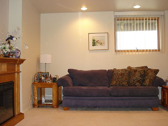 Finished Lower Level w/Family Room/Office & Garage Access