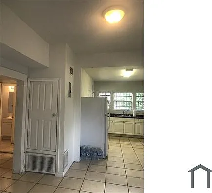 808 S Locust Ave — Photo 18