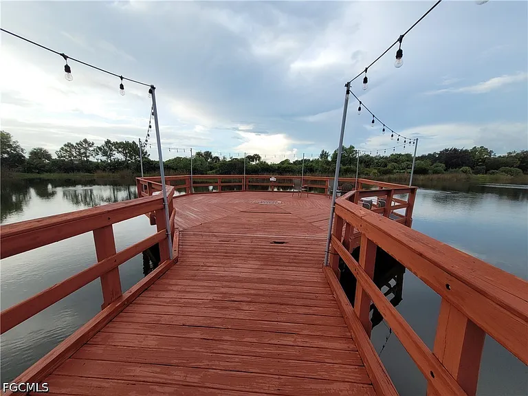 10714 Cetrella Dr — Photo 20