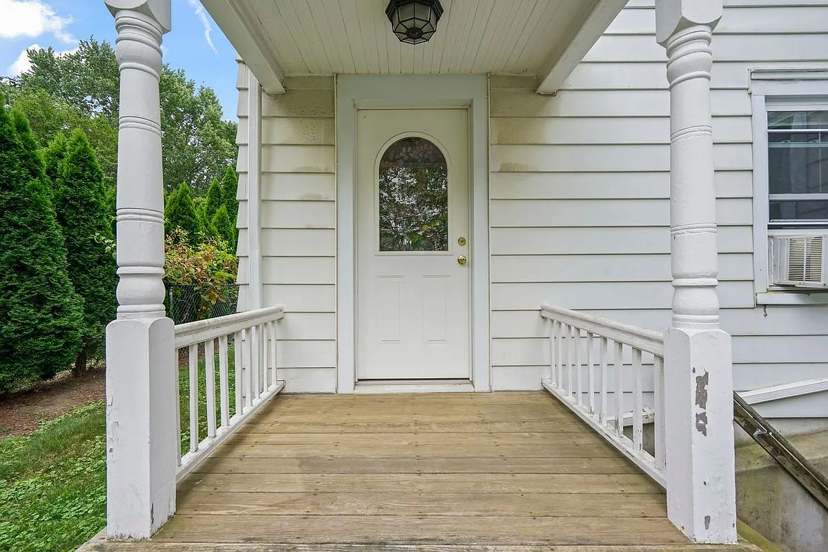 2 bed, 1.0 bath, 800 sqft, $2,600 — Photo 2