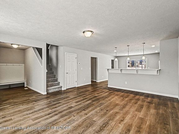 5th image of 2956 Moccasin Dr