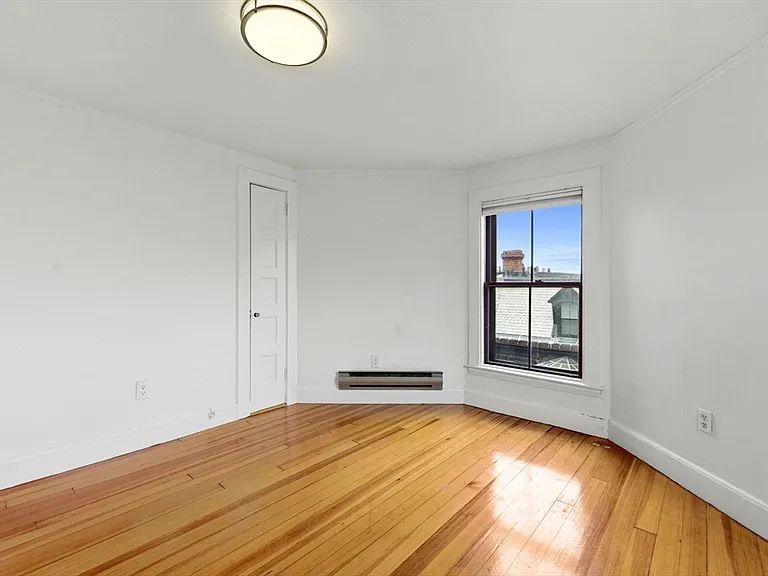 49 Brimmer St #9 — Photo 10