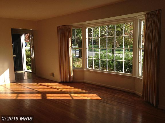3rd image of 620 Warfield Dr