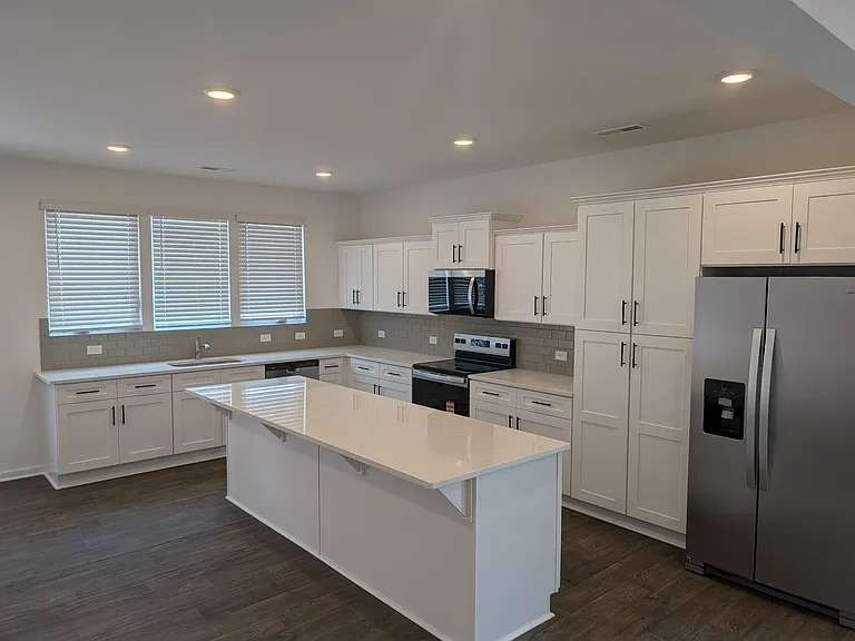437 Gentle Bend Cv — Photo 3