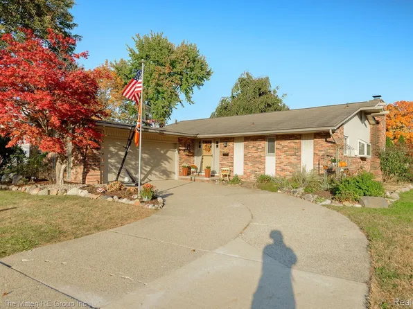 18546 Parklane St, Livonia, MI 48152