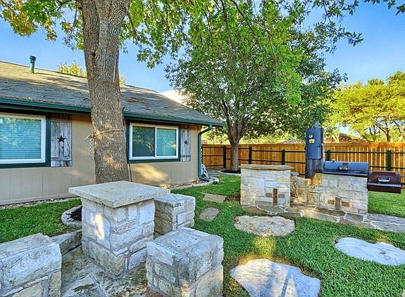 3rd image of 3409 Monument Dr