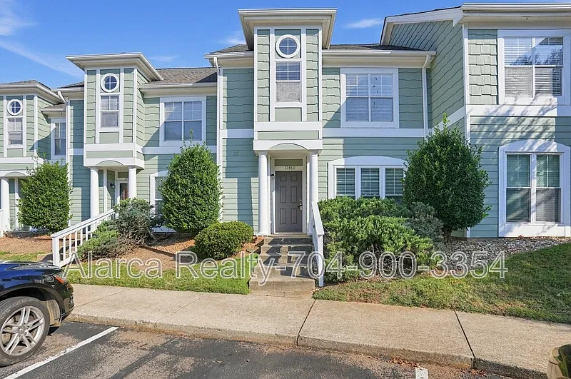 3 bed, 2.5 bath, 1400 sqft, $1,895 — Photo 2