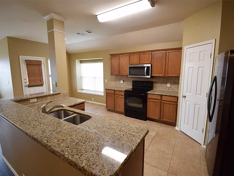 1006 Abigail Dr — Photo 4