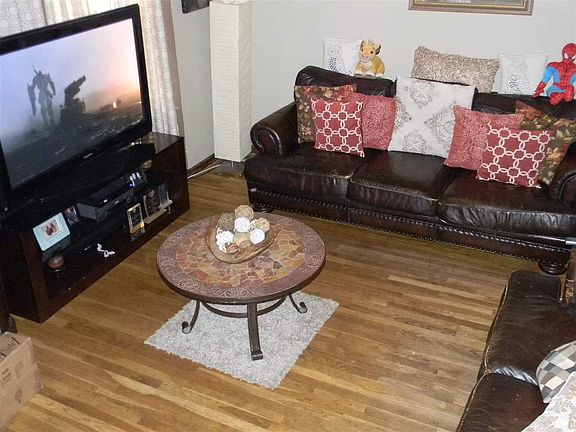 3rd image of 255 Pearsall Ave