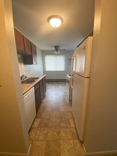 1st image of 1151 Prairie Pkwy #11