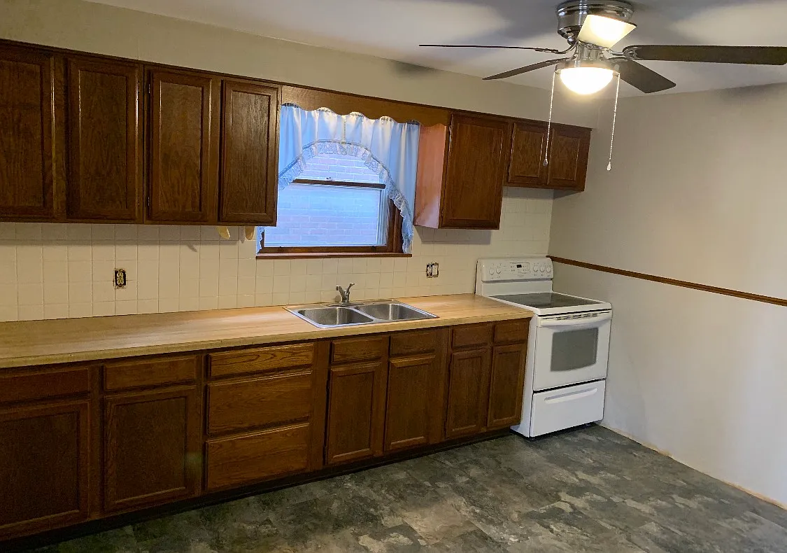 2 bed, $995 — Photo 1