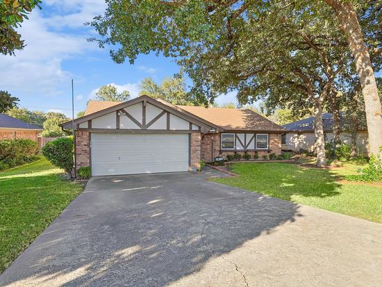 2304 Westpark Way Cir, Euless, TX 76040