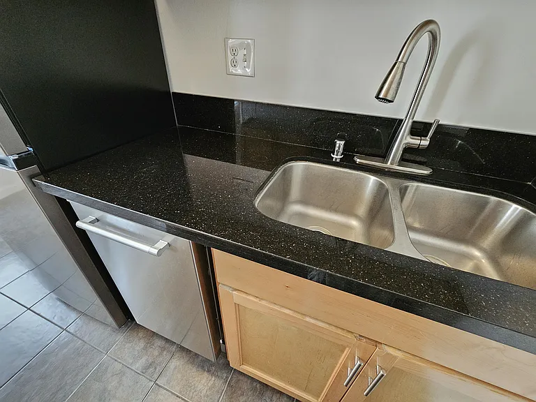 839 Parkman Ave — Photo 10