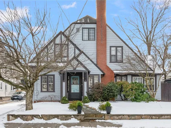 16 Progress St, Pawtucket, RI 02860