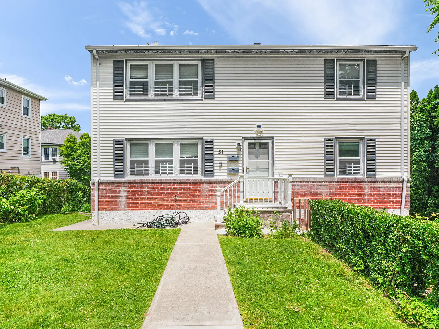 3 bed, 1.0 bath, 1190 sqft, $3,850 — Photo 1