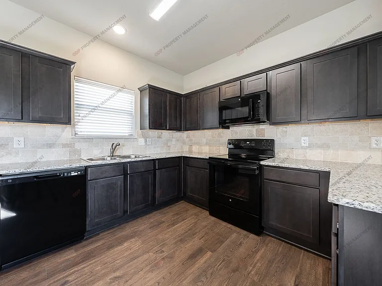 1242 Lakeway Crossing Dr — Photo 7