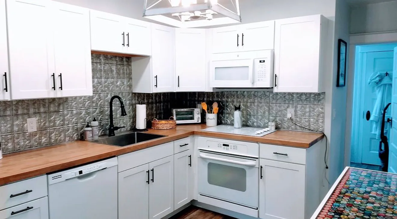 2 bed, 950 sqft, $2,200 — Photo 3