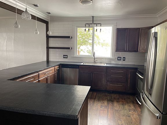 5th image of 4934 Elizabeth St N