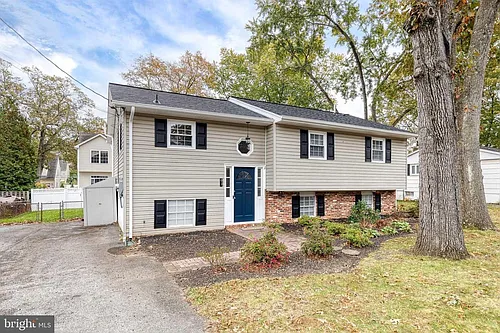 617 Oak Ln Photo 1